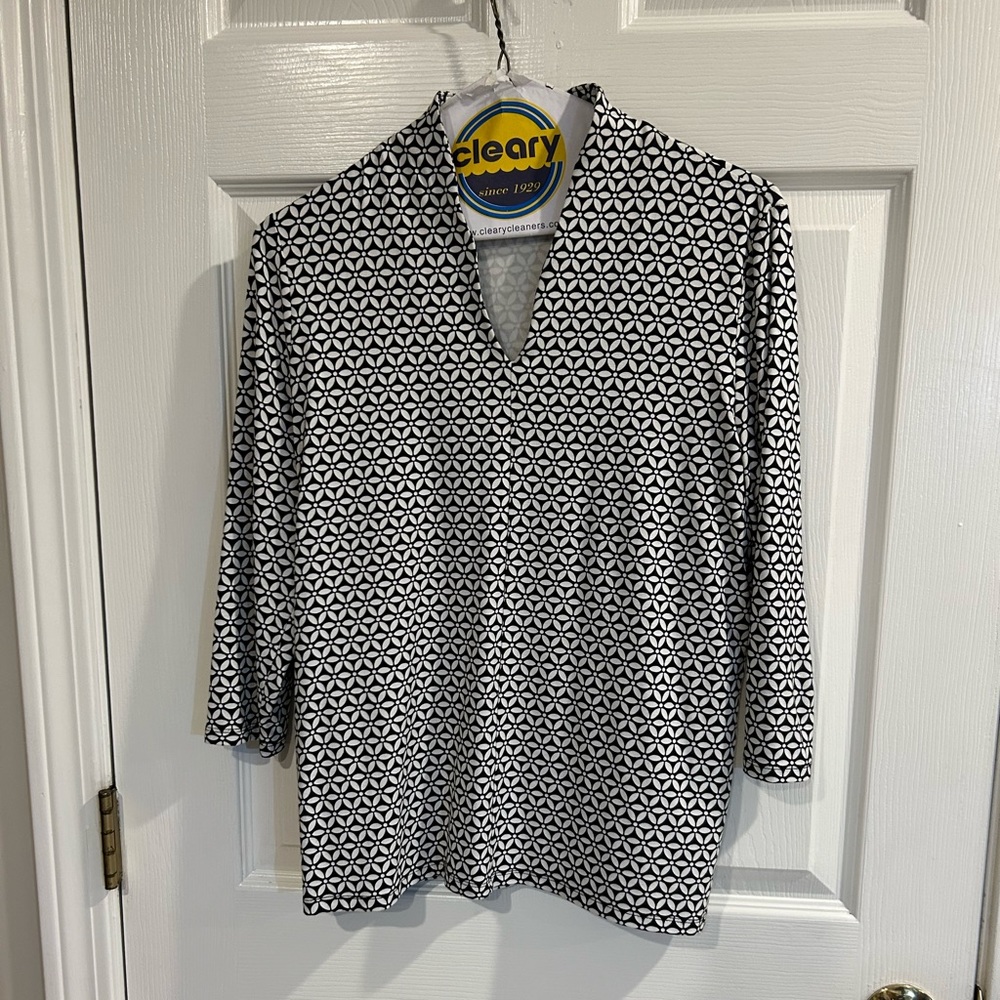 Talbots Womens Blouse Black White Floral 3/4 Sleeve V Neck Pullover Petites PM